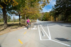 This new temporary protected bike lane is part of a network in northwest Arkansas, supported by the Walton Family Foundation, of the Walmart fortune. Photo: Walton Family Foundation