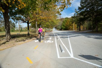 This new temporary protected bike lane is part of a network in northwest Arkansas, supported by the Walton Family Foundation, of the Walmart fortune. Photo: Walton Family Foundation